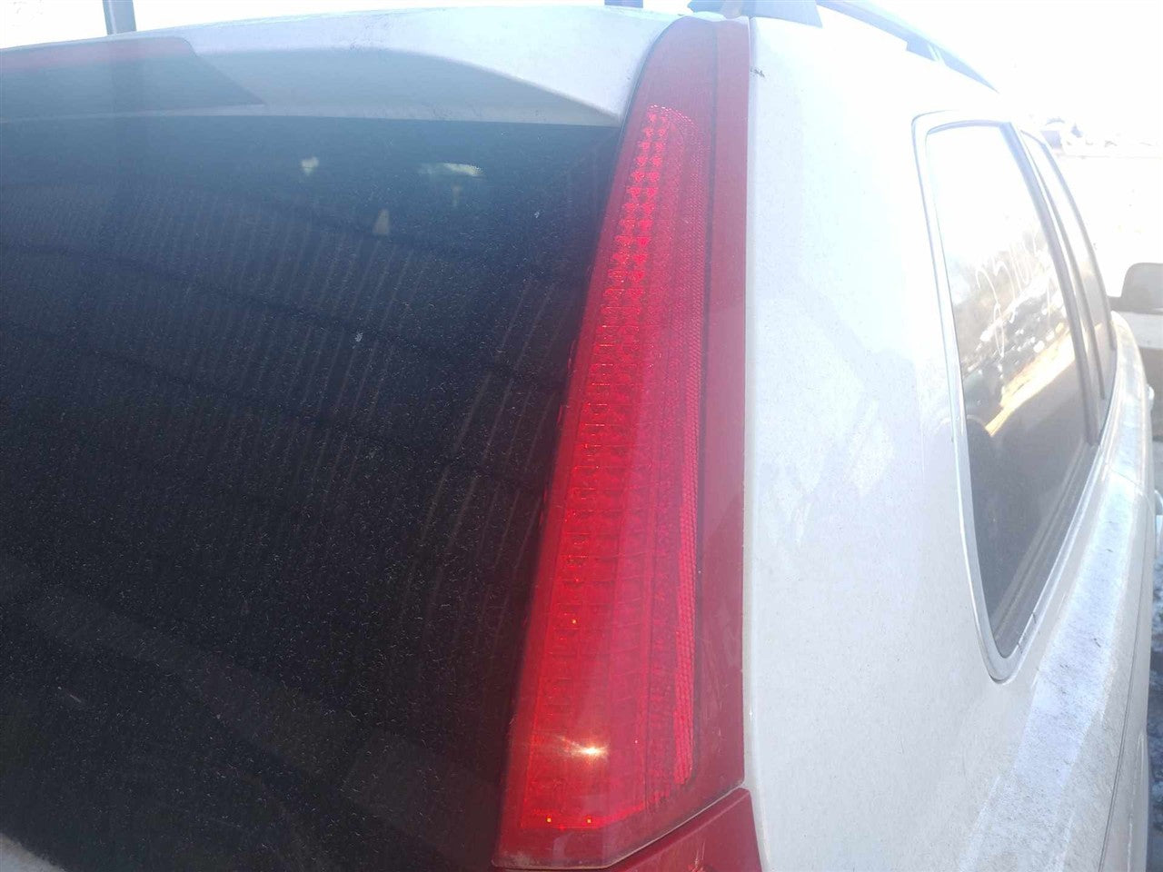 2007 thru 2014 Volvo XC90 Passenger Side Right Tail Light Lamp Assembly R upper