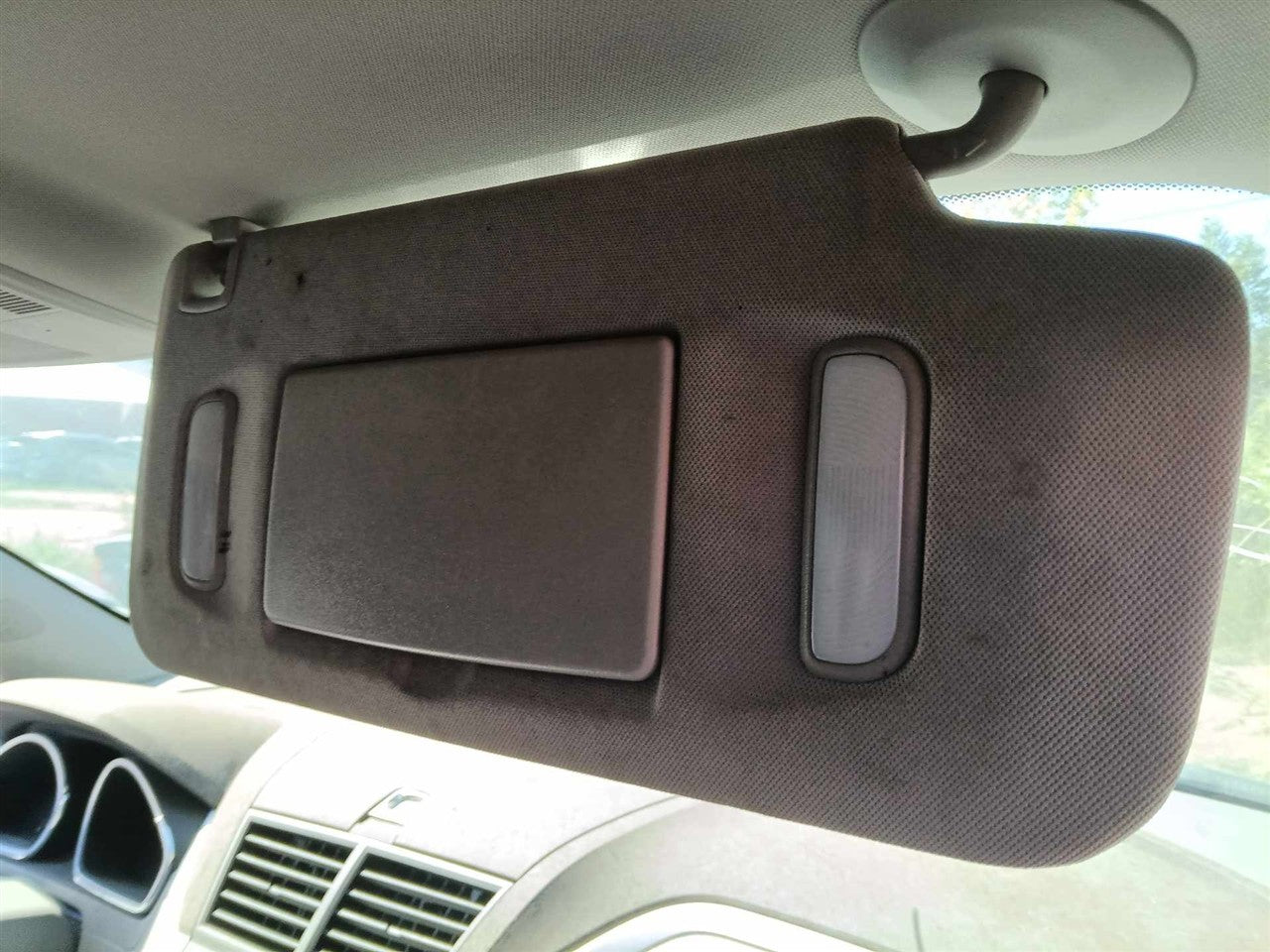 2007 thru 2017 GMC Acadia, Buick Enclave, Chevrolet Traverse, Saturn Outlook Passenger Side Right Sun Visor R