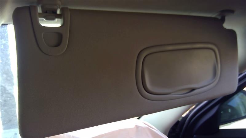 2014 thru 2018 Jeep Cherokee Passenger Side Right Sun Visor illuminated R