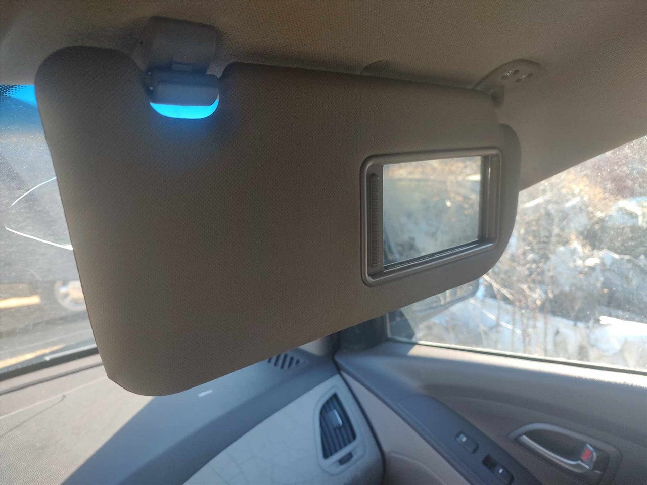 2010 thru 2015 Hyundai Tucson Passenger Side Right Sun Visor without sunroof R