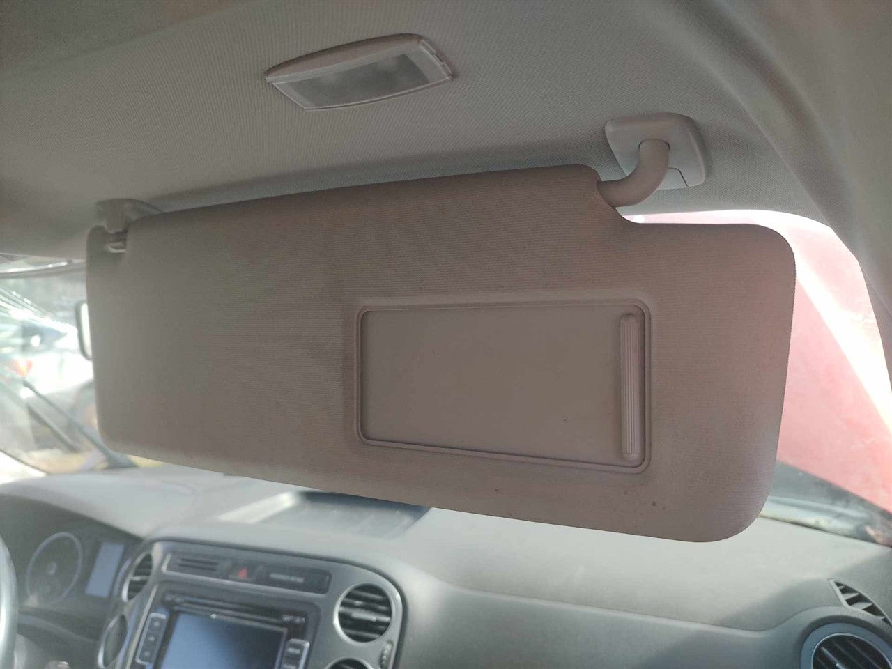 2009 thru 2018 Volkswagen Tiguan Passenger Side Right Sun Visor illuminated R
