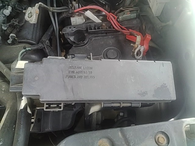 2002 2003 2004 Jeep Liberty Engine Bay Fuse Box Relay Panel