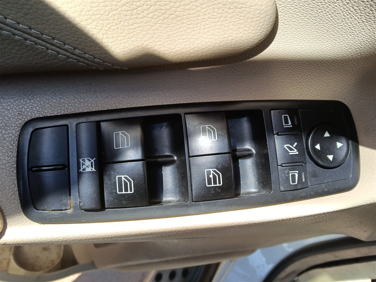 2006 thru 2011 Mercedes Benz Mercedes ML Class Driver Side Left Front Door Window Master Switch 164 Type Driver s with power