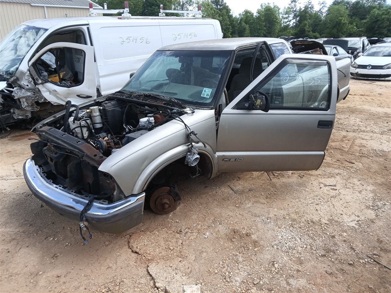 Donor vehicle 2000 GMC S10/S15/Sonoma (Stock #251435)