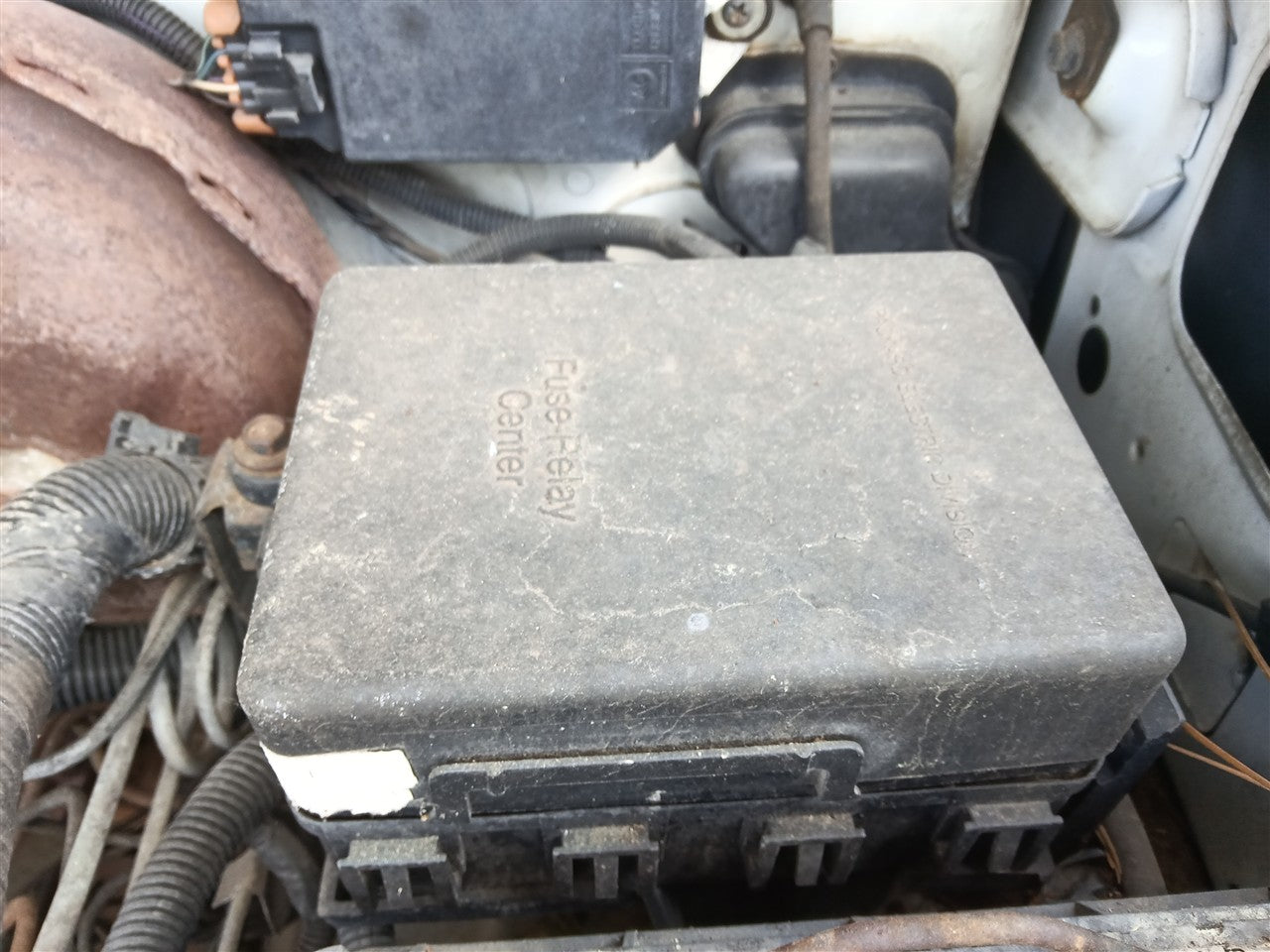 1996 GMC 1500 Engine Bay Fuse Box Relay Panel