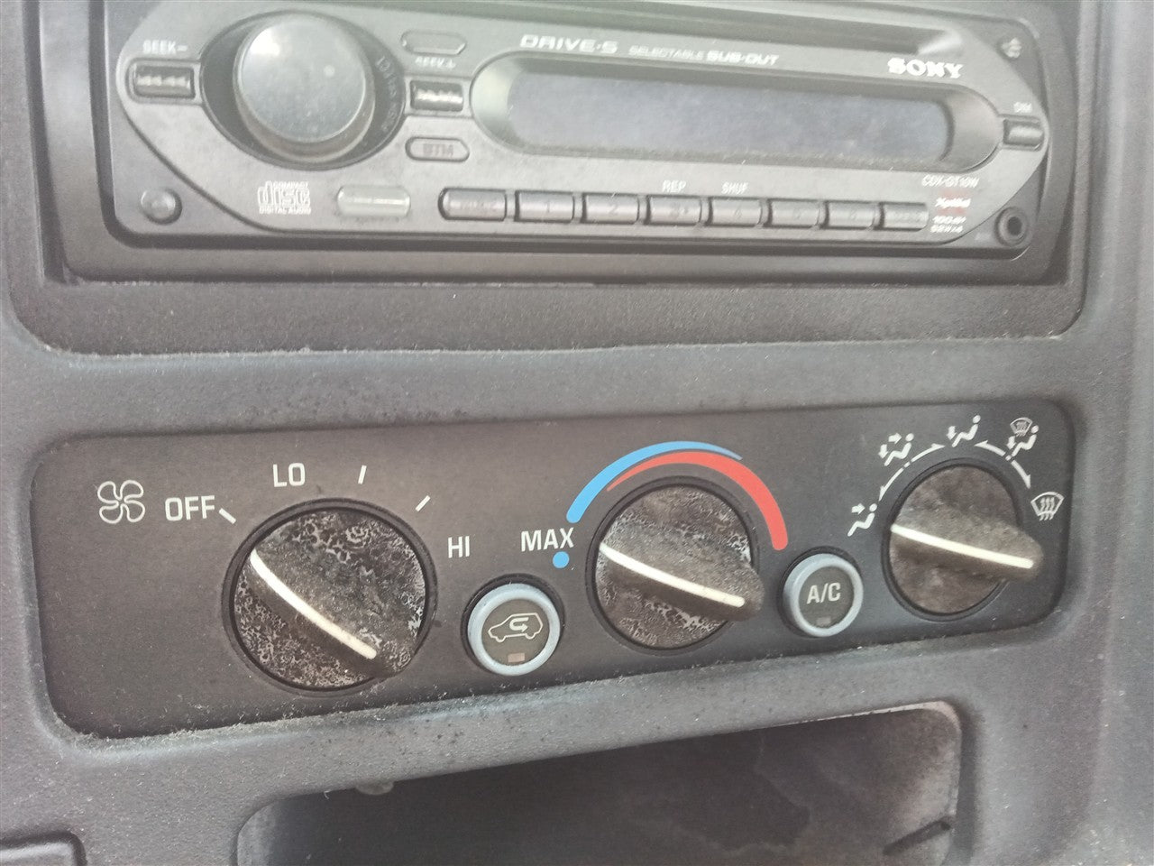 1996 thru 2002 Chevrolet 3500, GMC 3500, Chevrolet 2500, Chevrolet Tahoe and 6 more AC Heater Temperature Climate Control