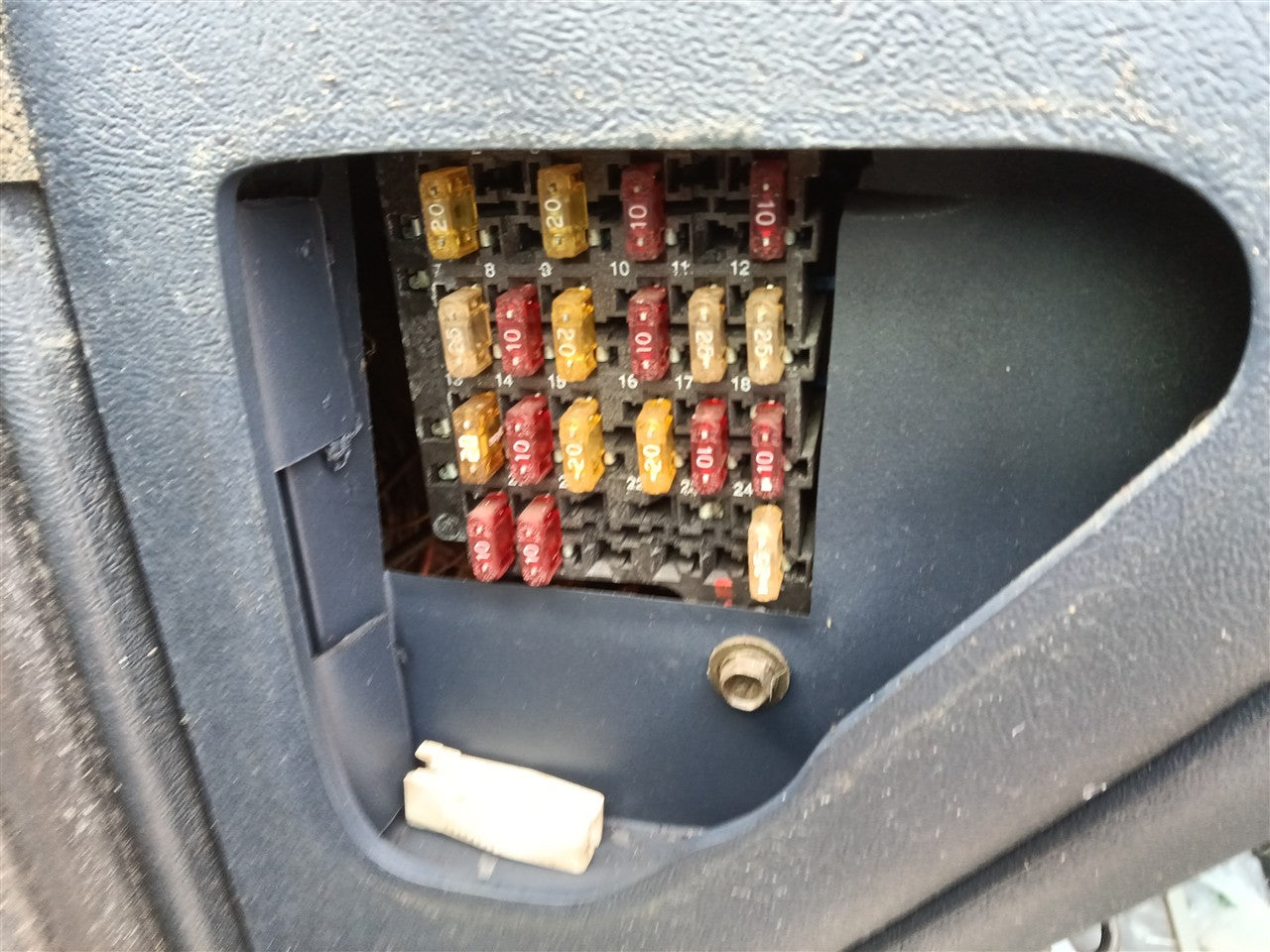1996 GMC 1500 Cabin Interior Fuse Box Relay Panel