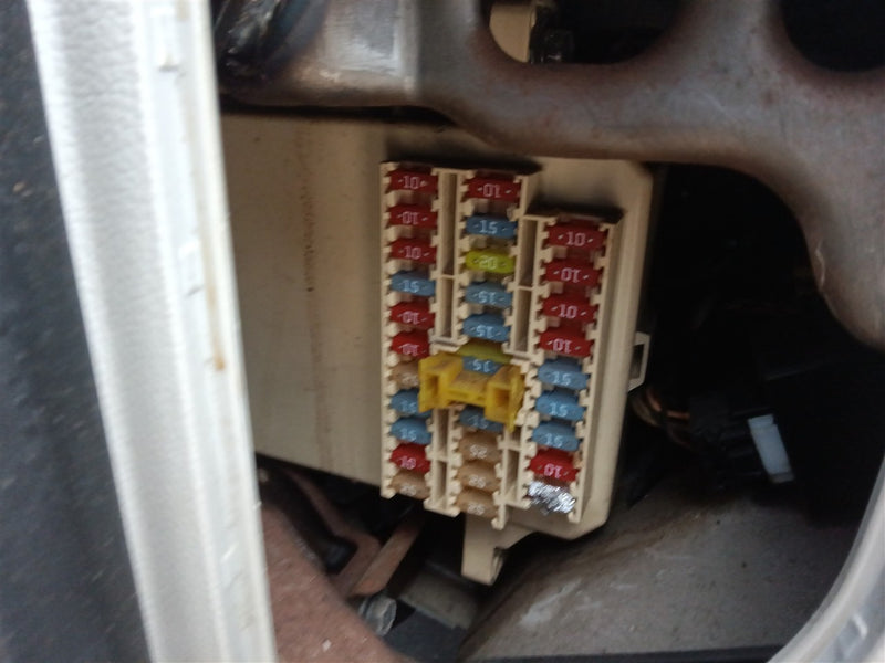 2010 KIA Forte Cabin Interior Fuse Box Relay Panel