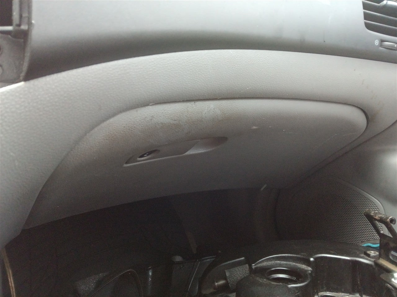 2007 KIA Glove Box Compartment
