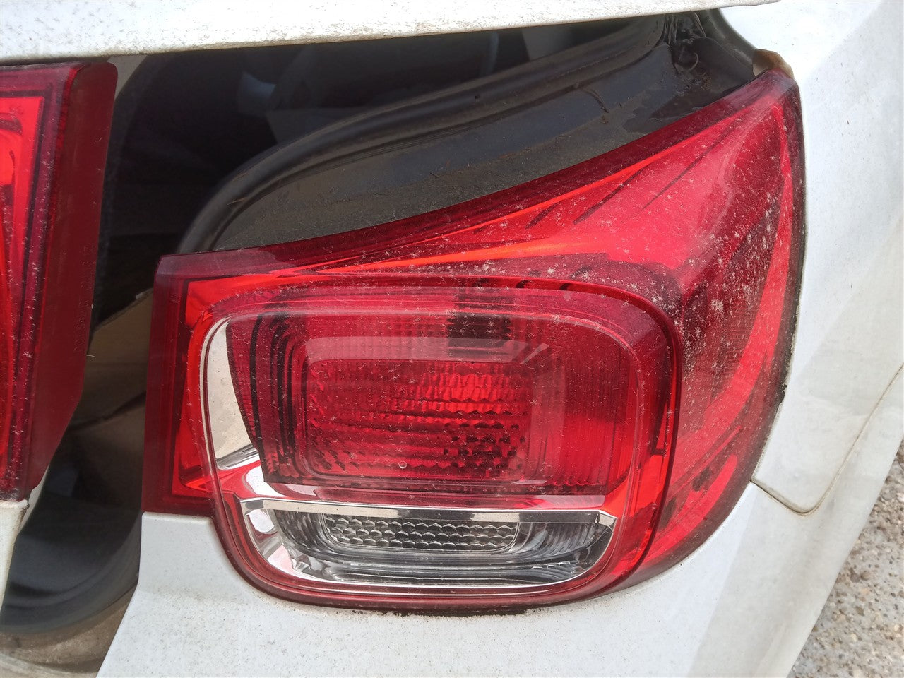 2013 2014 2015 2016 Chevrolet Malibu Passenger Side Right Tail Light Lamp Assembly quarter panel mounted R