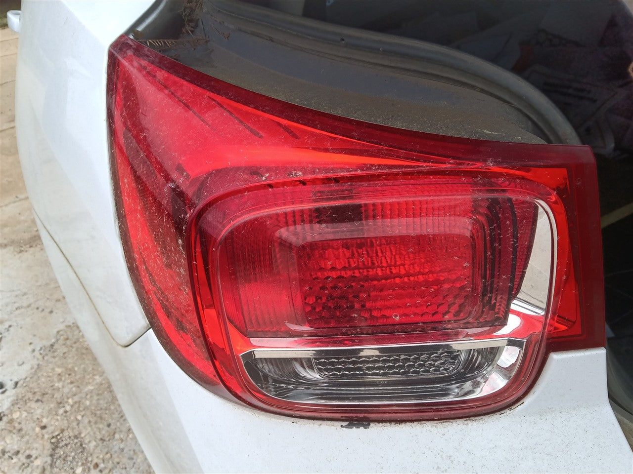 2013 2014 2015 2016 Chevrolet Malibu Driver Side Left Tail Light Lamp Assembly quarter panel mounted L