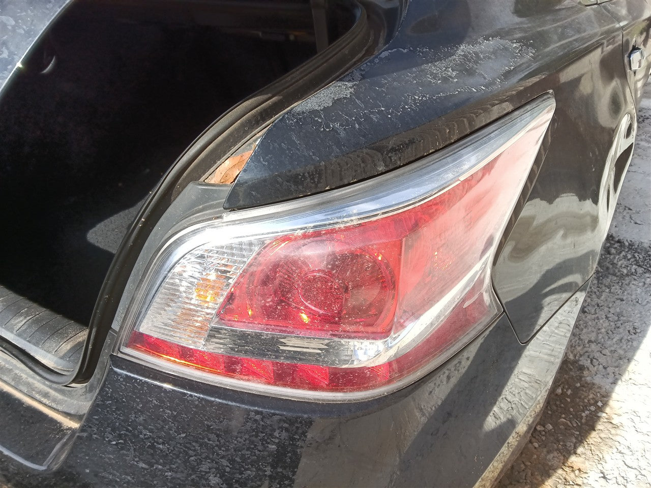 2014 2015 Nissan Altima Passenger Side Right Tail Light Lamp Assembly quarter panel mounted Sdn without LED R