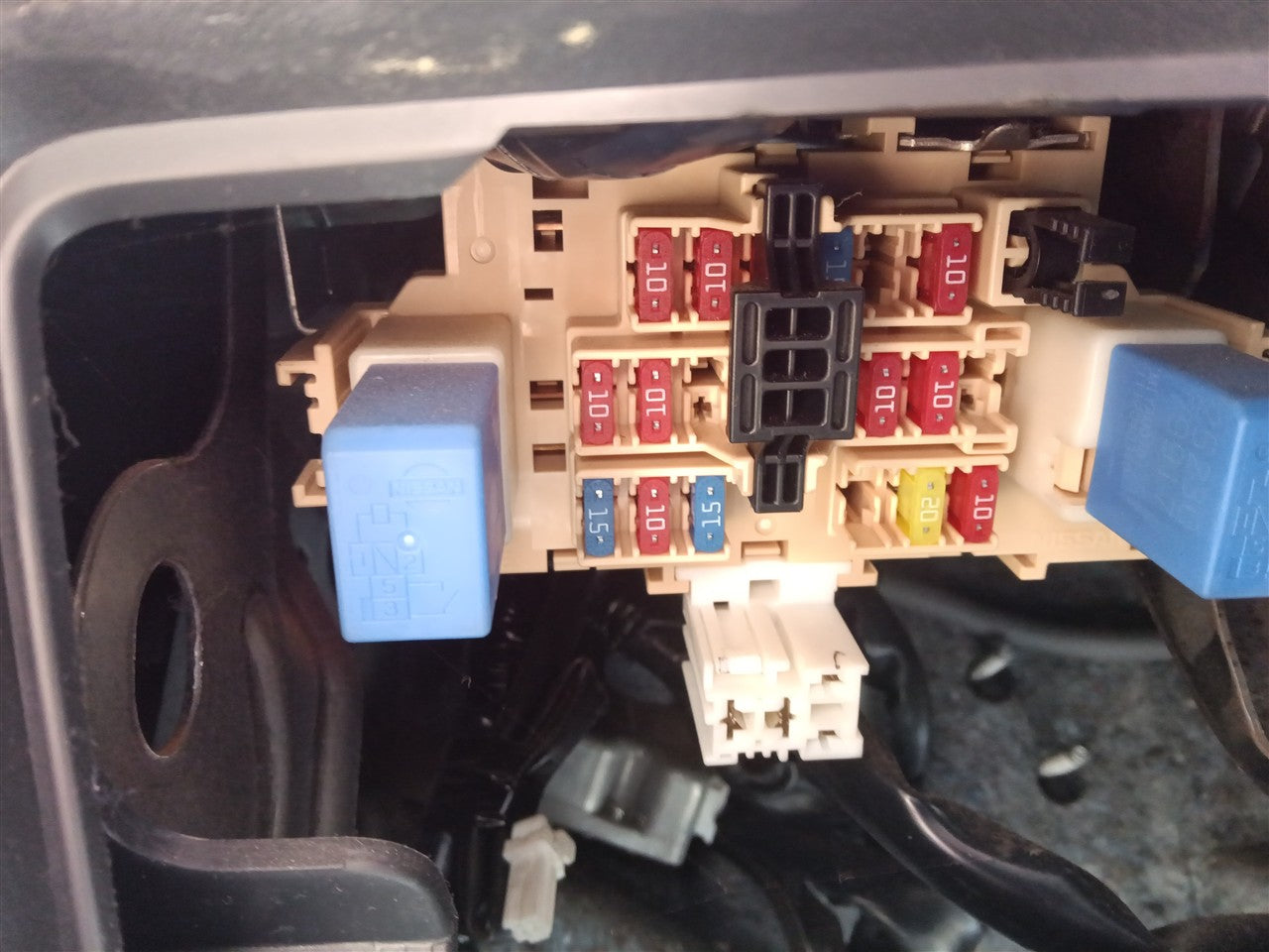 2012 Nissan Versa Cabin Interior Fuse Box Relay Panel