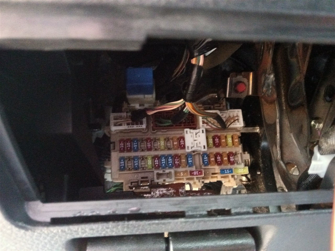 2015 Nissan Altima Cabin Interior Fuse Box Relay Panel