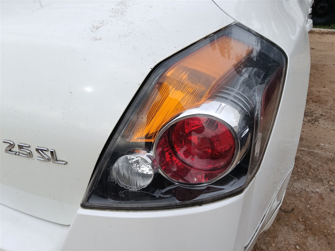 2010 2011 2012 Nissan Altima Passenger Side Right Tail Light Lamp Assembly quarter panel mounted Sdn R