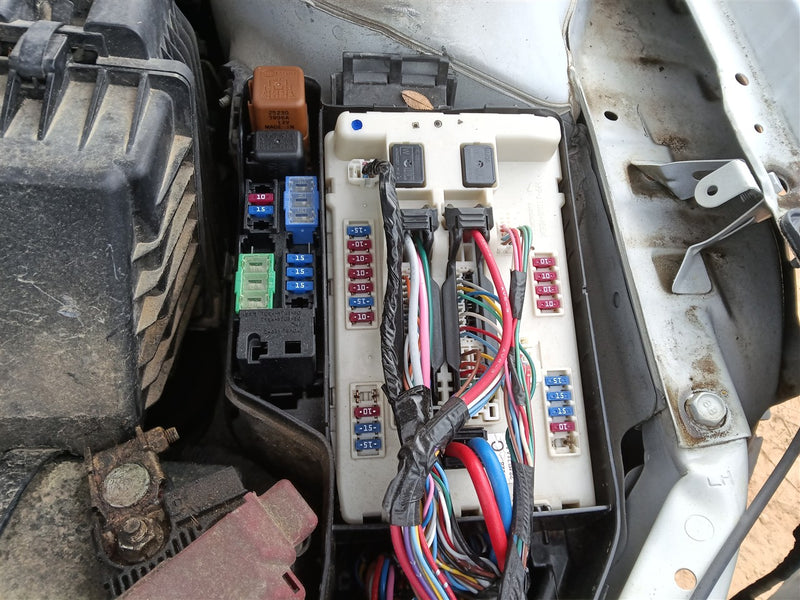 2011 Nissan Altima Engine Bay Fuse Box Relay Panel