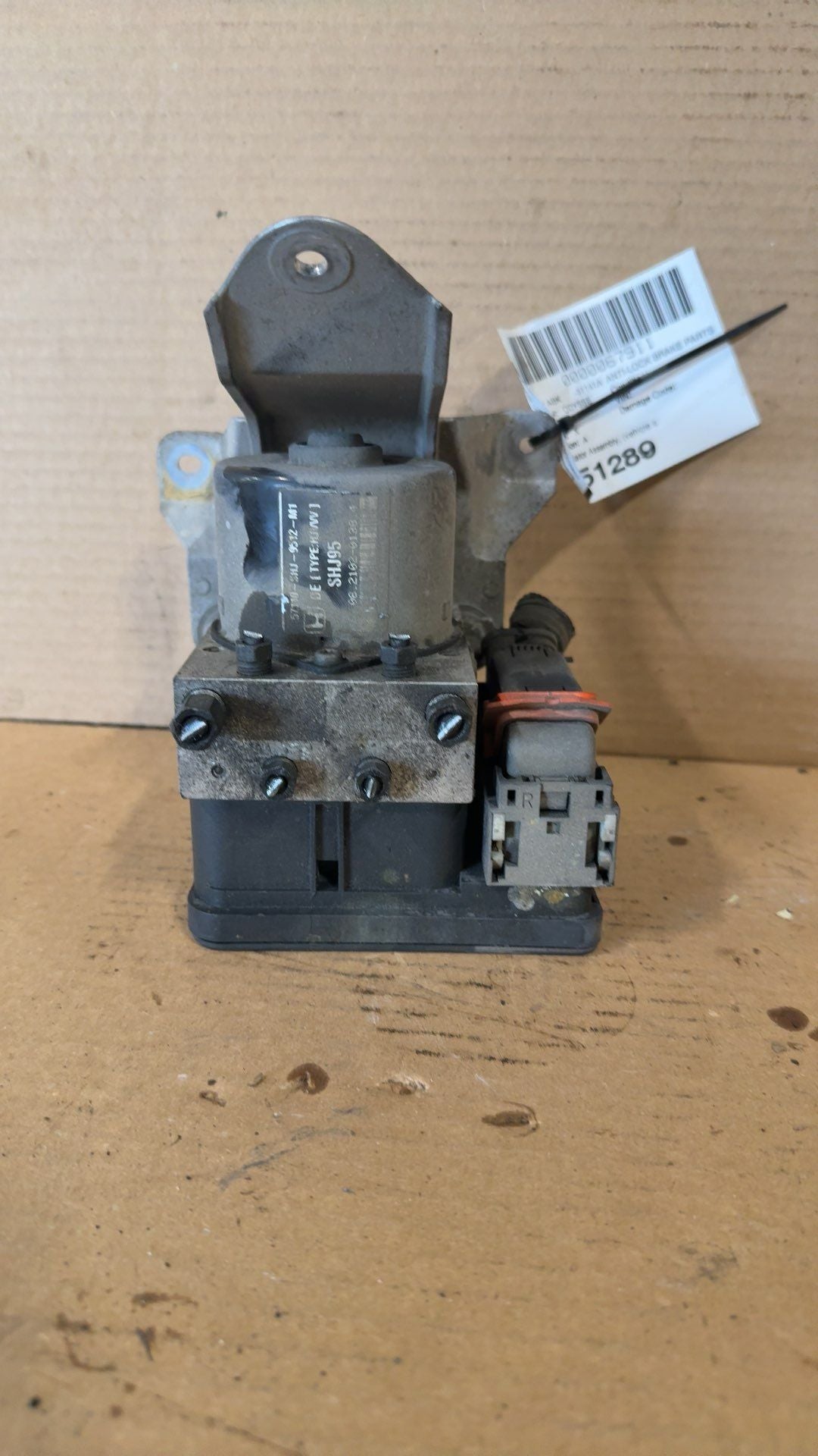 2005 thru 2010 Honda Odyssey ABS Anti Lock Brake Pump Control Module Modulator Assembly vehicle stability assist