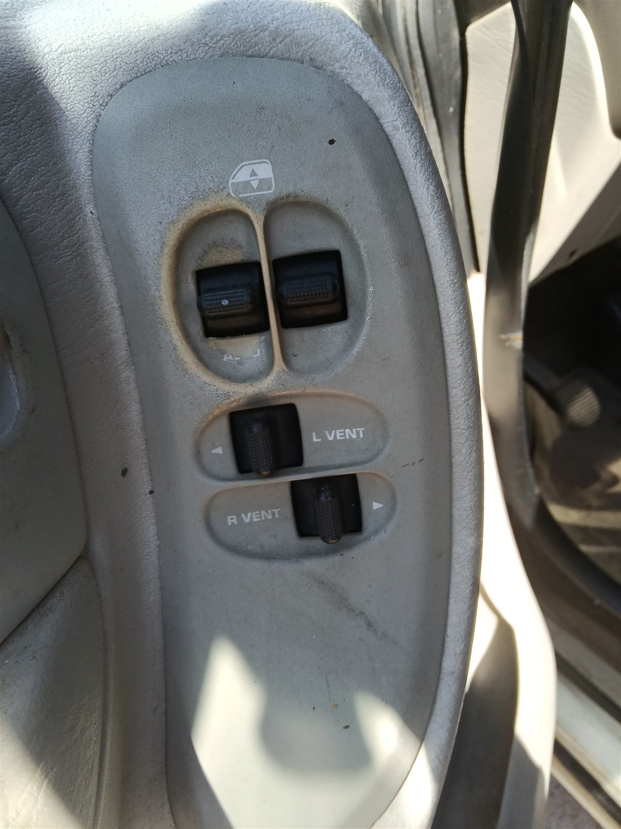2004 2005 2006 2007 Chrysler Town and Country, Dodge Caravan Driver Side Left Front Door Window Master Switch Driver s