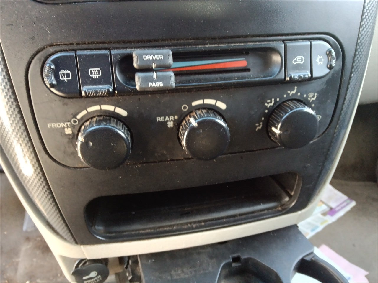 2004 2005 2006 2007 Chrysler Town and Country, Dodge Caravan AC Heater Temperature Climate Control Unit front dash mounted