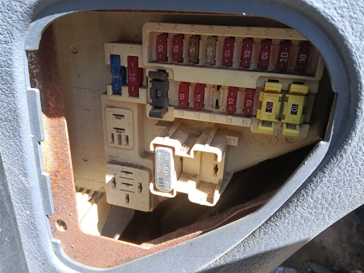 2007 Dodge Cabin Interior Fuse Box Relay Panel