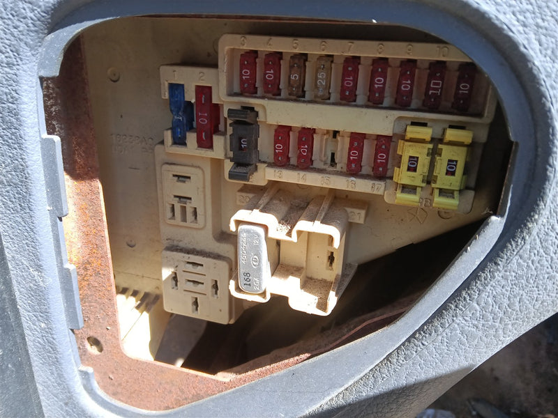 2007 Dodge Cabin Interior Fuse Box Relay Panel