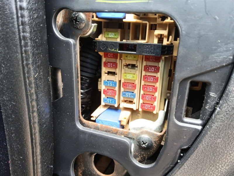 2016 Nissan Versa Cabin Interior Fuse Box Relay Panel