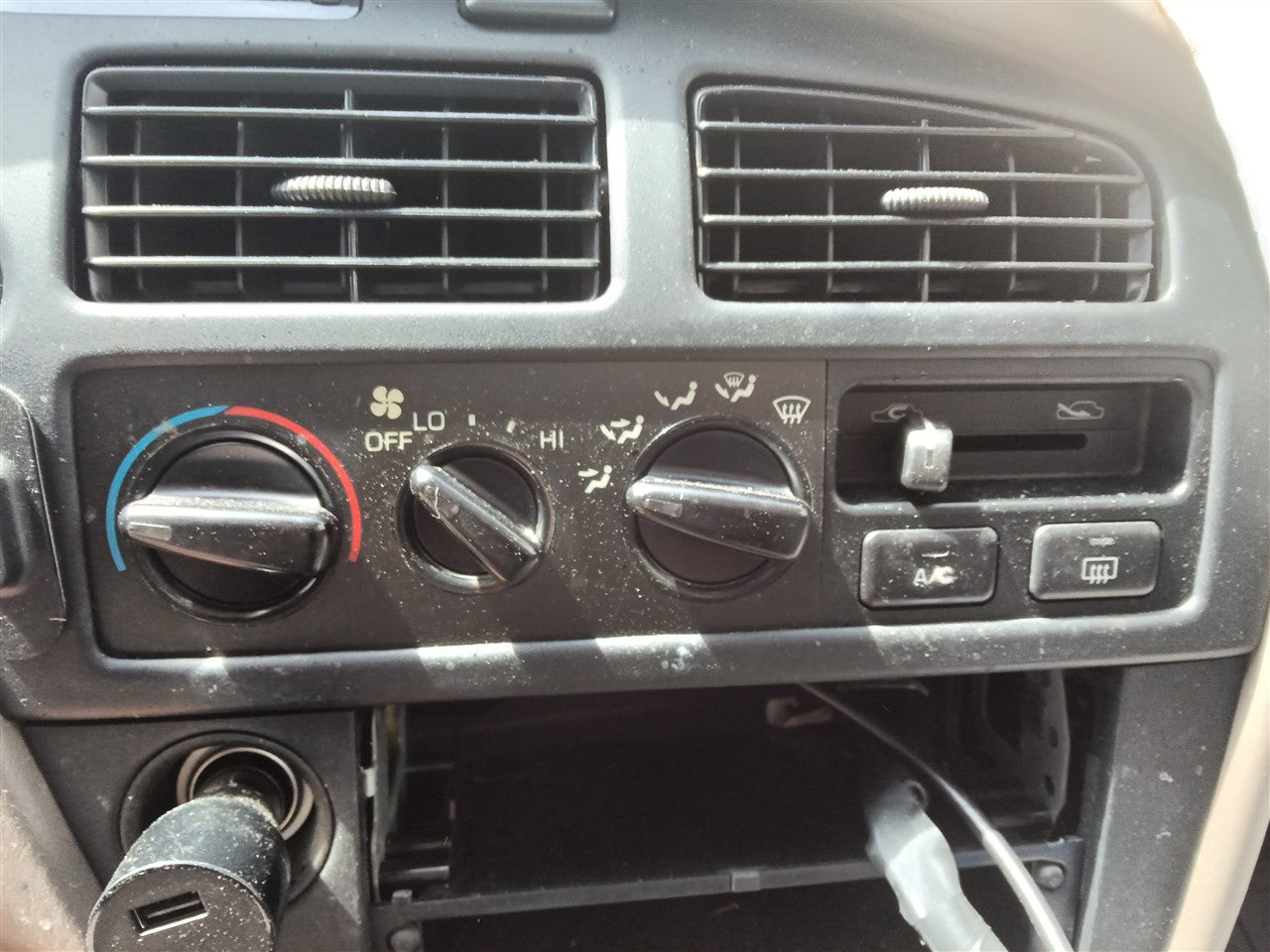 1992 thru 1996 Toyota Camry AC Heater Temperature Climate Control Unit knob and slide lever