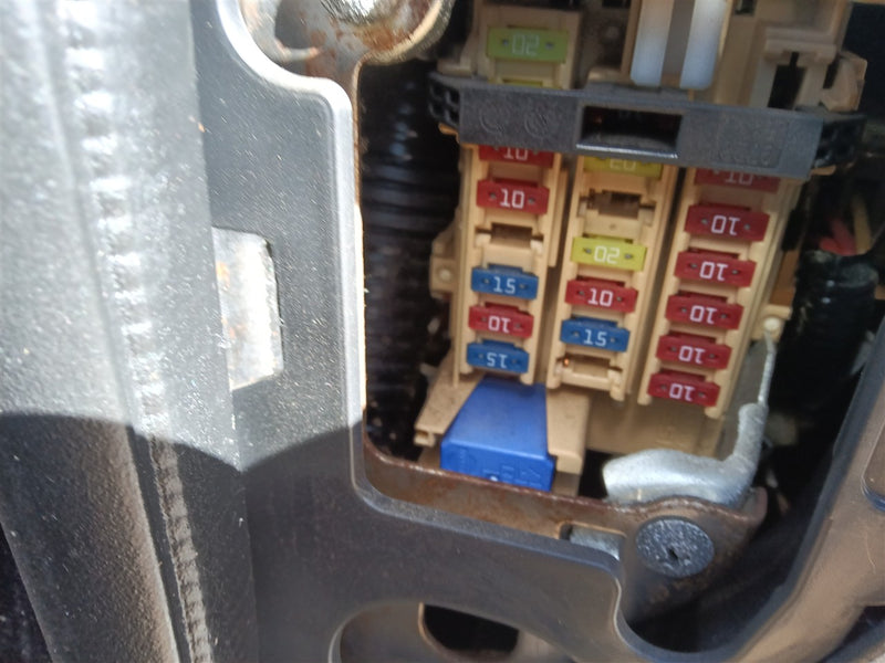 2016 Nissan Versa Cabin Interior Fuse Box Relay Panel