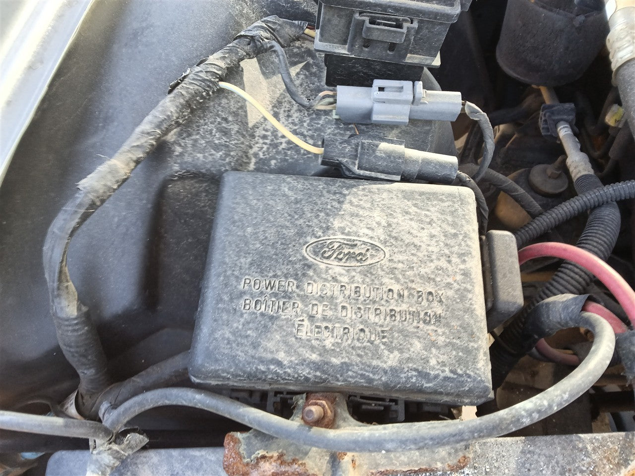 2001 Ford Crown Victoria, Mercury Grand Marquis Engine Bay Fuse Box Relay Panel gasoline Romeo without DRL ABS