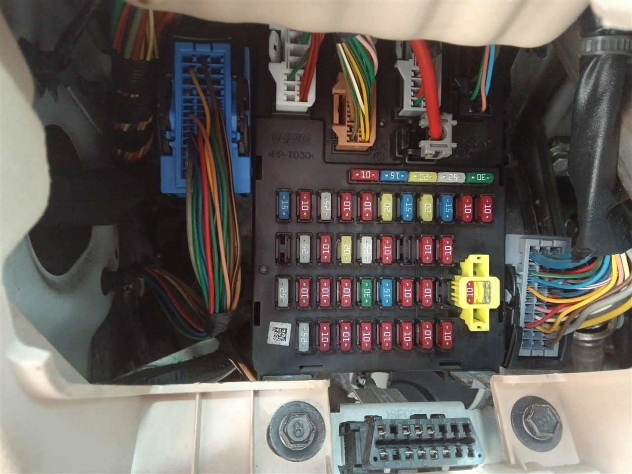2008 KIA RIO Cabin Interior Fuse Box Relay Panel