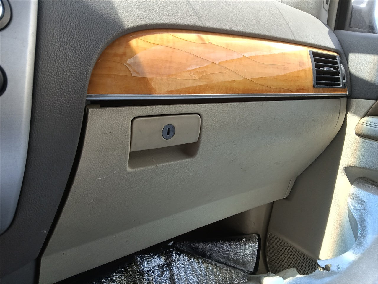 2009 Infiniti QX56 Glove Box Compartment