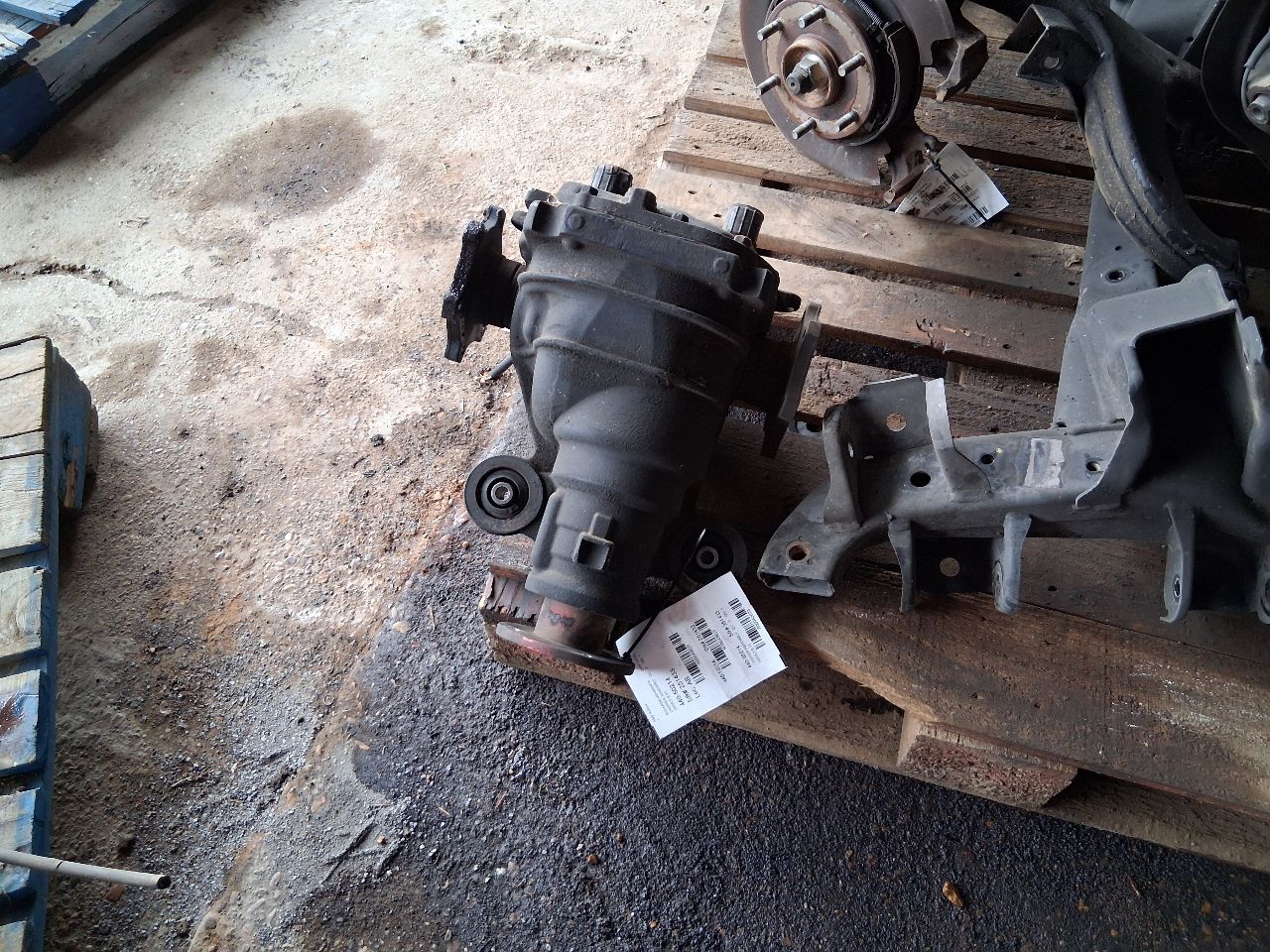 2007 thru 2015 Nissan Armada, Infiniti QX56 Carrier Assembly rear