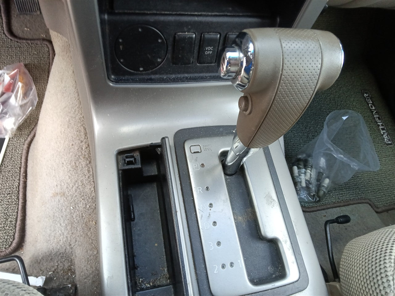 2008 Nissan Pathfinder Transmission Gear Shifter Assembly