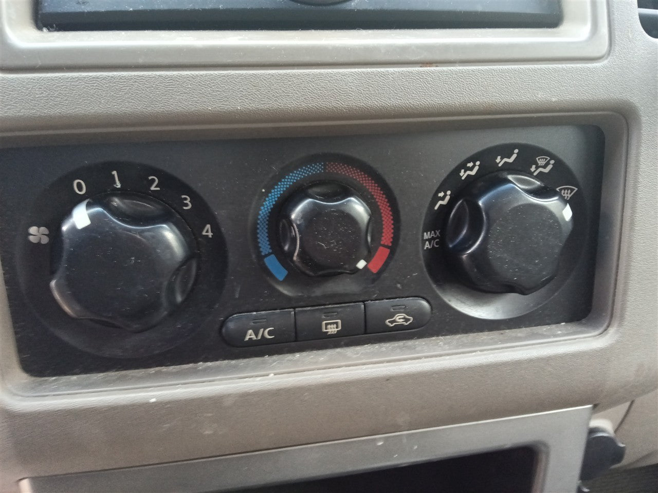 2005 thru 2012 Nissan Pathfinder, Nissan Xterra, Nissan Frontier AC Heater Temperature Climate Control Unit