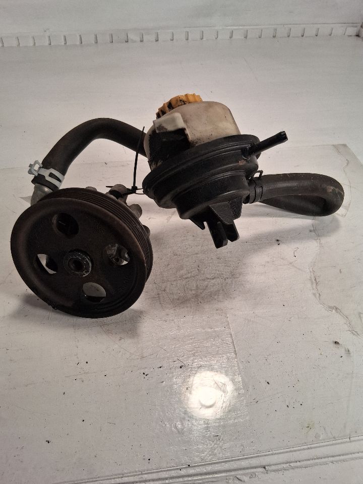 2001 thru 2007 Chrysler Town and Country, Dodge Caravan, Jeep Voyager Power Steering Pump