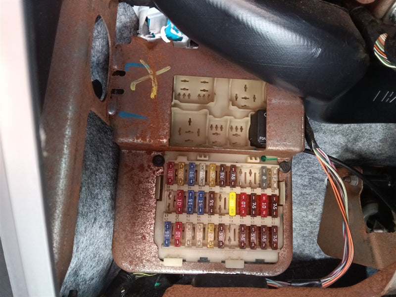 2006 Ford Focus Cabin Interior Fuse Box Relay Panel