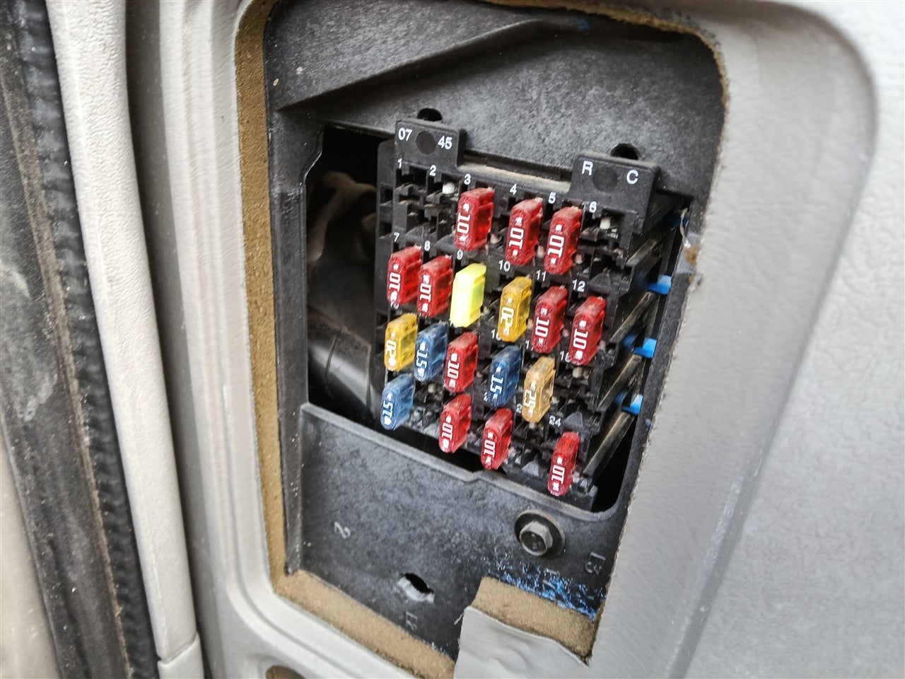 2000 GMC S10 S15 Sonoma Cabin Interior Fuse Box Relay Panel