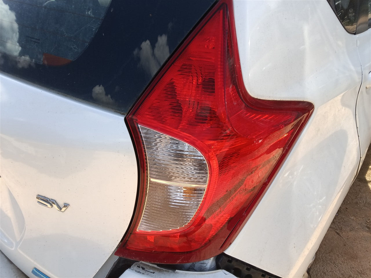 2014 thru 2019 Nissan Versa Passenger Side Right Tail Light Lamp Assembly quarter panel mounted R
