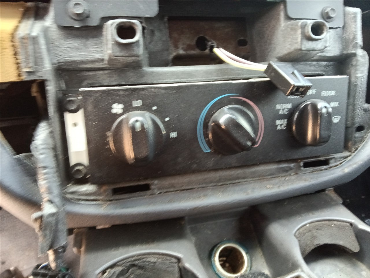 1998 thru 2011 Ford Crown Victoria, Mercury Grand Marquis AC Heater Temperature Climate Control Unit without automatic