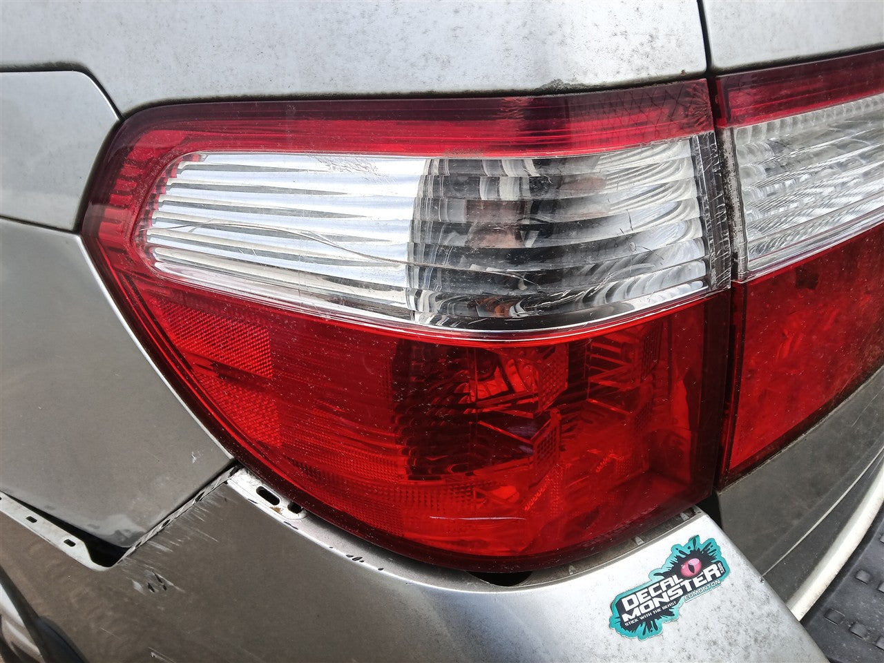 2005 2006 2007 Honda Odyssey Driver Side Left Tail Light Lamp Assembly quarter panel mounted L