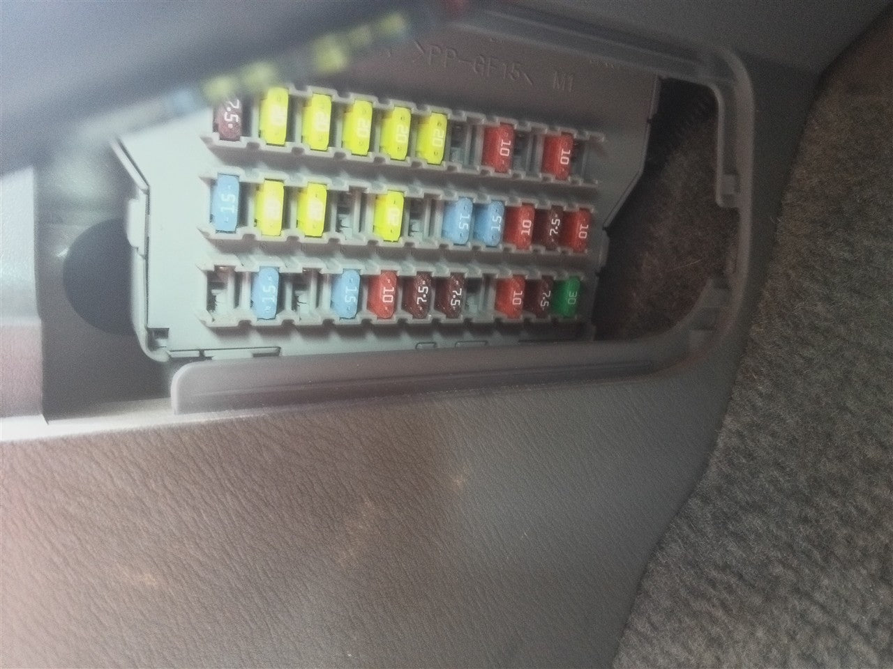 2005 Honda Odyssey Cabin Interior Fuse Box Relay Panel