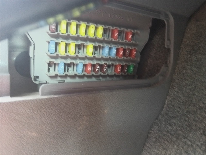 2005 Honda Odyssey Cabin Interior Fuse Box Relay Panel