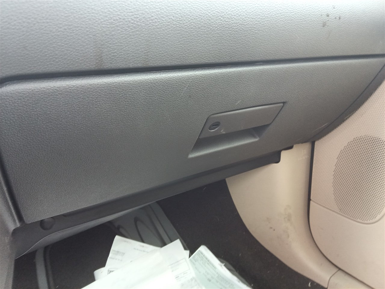 2009 Ford Taurus Glove Box Compartment