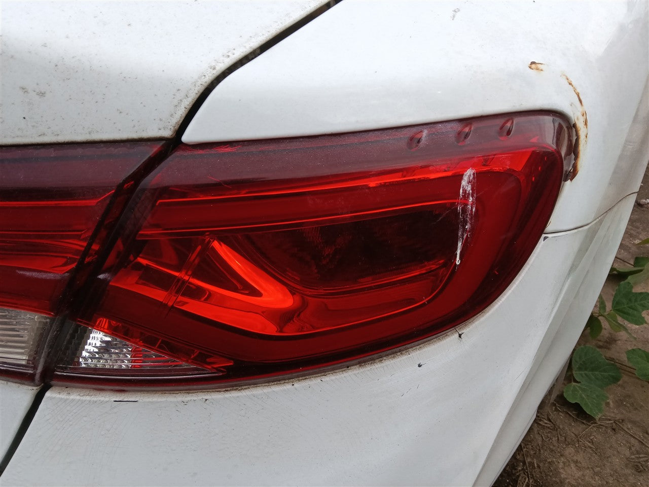 2015 2016 Chrysler 200 Passenger Side Right Tail Light Lamp Assembly Sdn quarter panel mounted R