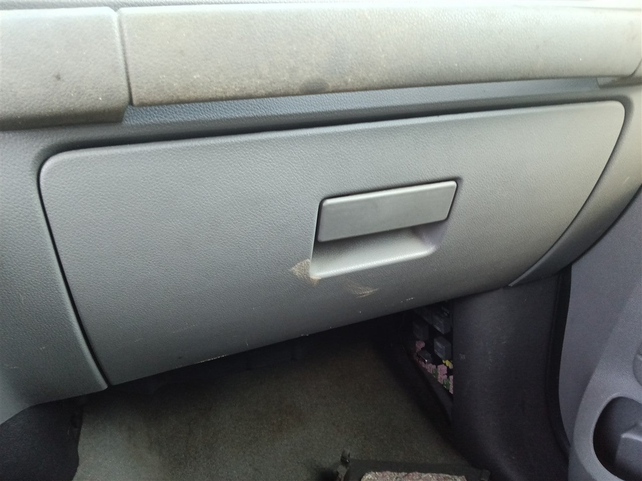 2006 Ford Expedition Glove Box Compartment