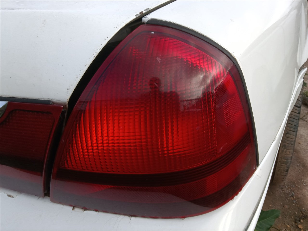 2003 thru 2011 Mercury Grand Marquis, Mercury Marauder Passenger Side Right Tail Light Lamp Assembly quarter panel mounted R