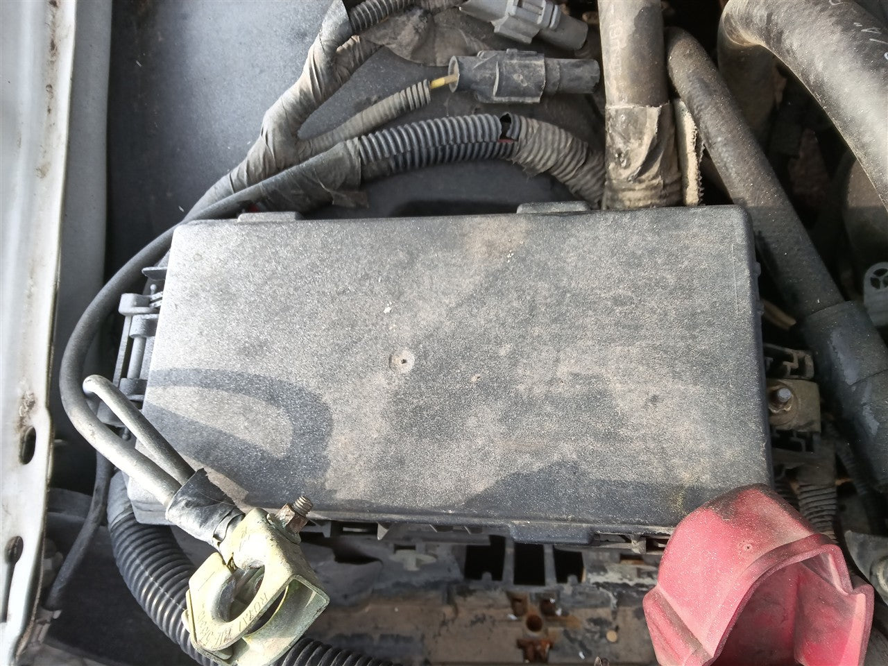 2003 2004 2005 Ford Crown Victoria, Mercury Grand Marquis, Mercury Marauder Engine Bay Fuse Box Relay Panel with DRL