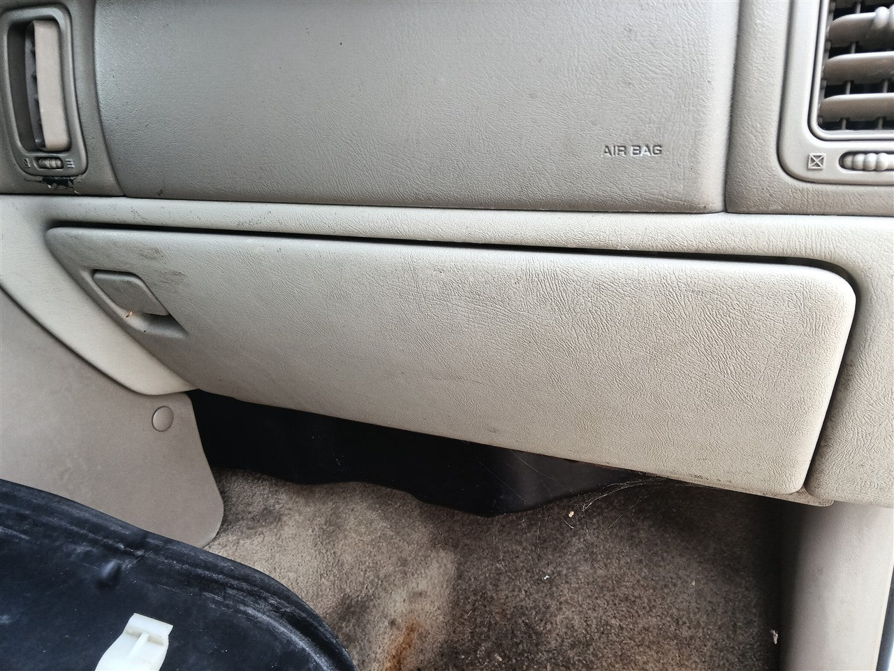 2003 Chevrolet Tahoe Glove Box Compartment