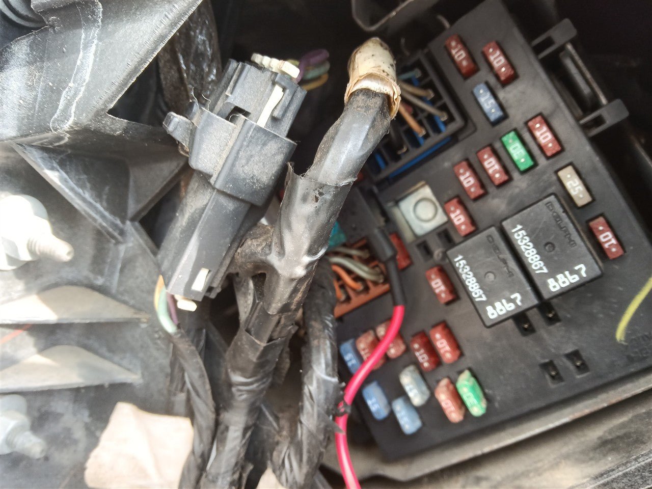 2003 Chevrolet Tahoe Cabin Interior Fuse Box Relay Panel