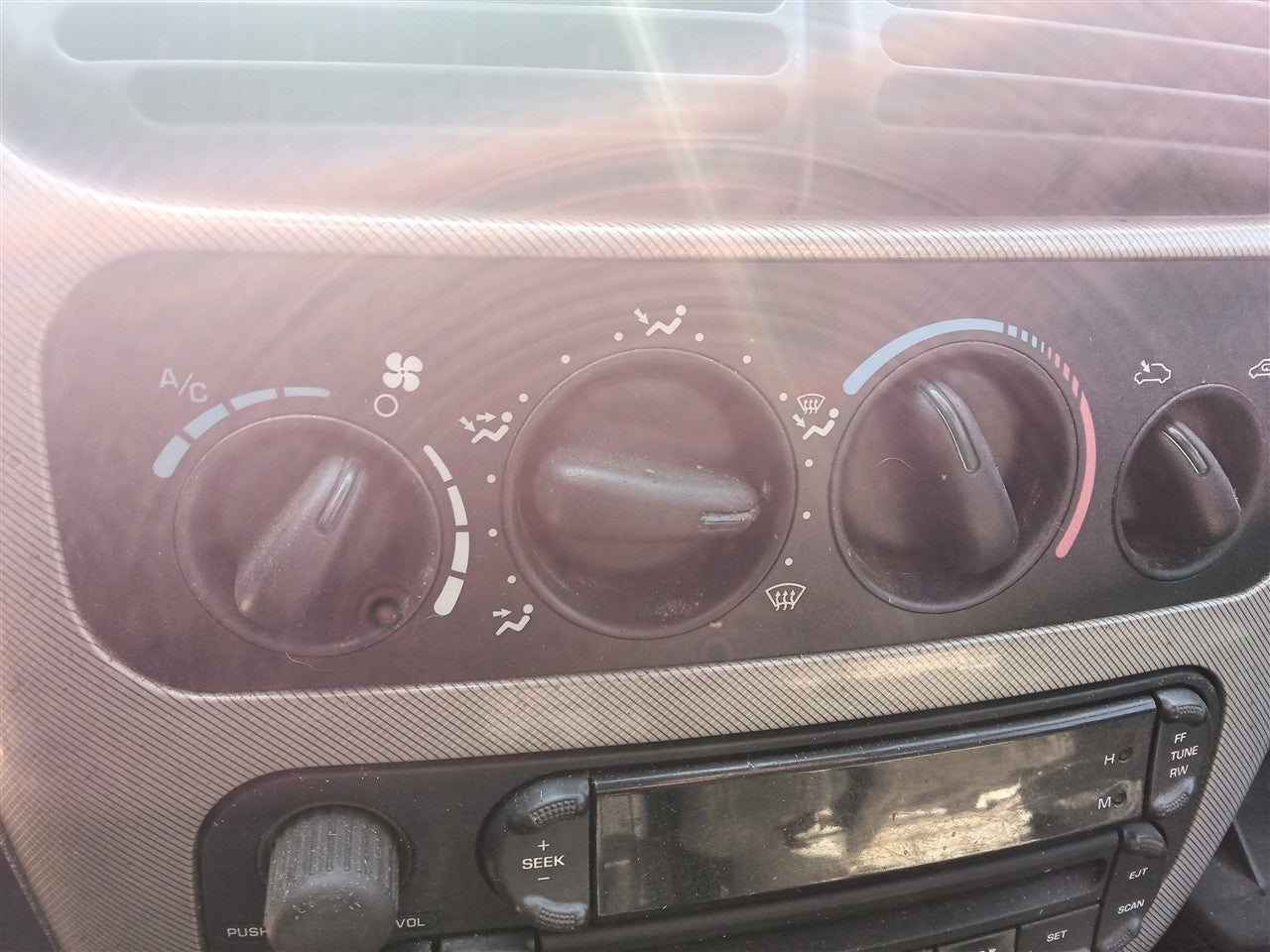 2000 thru 2005 Plymouth Neon, Chrysler PT Cruiser AC Heater Temperature Climate Control Unit with